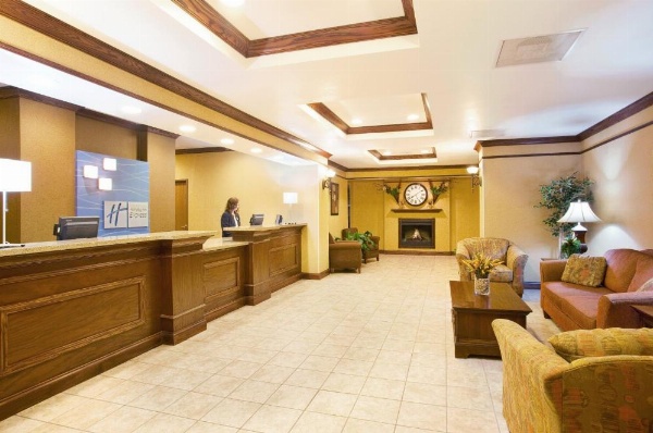 Holiday Inn Express Hotel & Suites Mattoon image 17