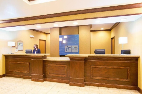 Holiday Inn Express Hotel & Suites Mattoon image 18