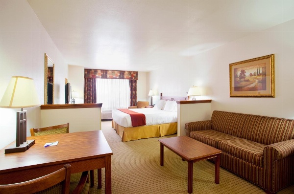 Holiday Inn Express Hotel & Suites Mattoon image 2