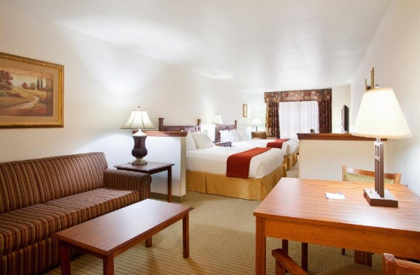 Holiday Inn Express Hotel & Suites Mattoon image 21