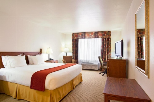 Holiday Inn Express Hotel & Suites Mattoon image 22