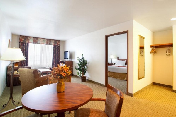 Holiday Inn Express Hotel & Suites Mattoon image 23