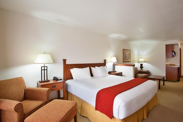 Holiday Inn Express Hotel & Suites Mattoon image 5